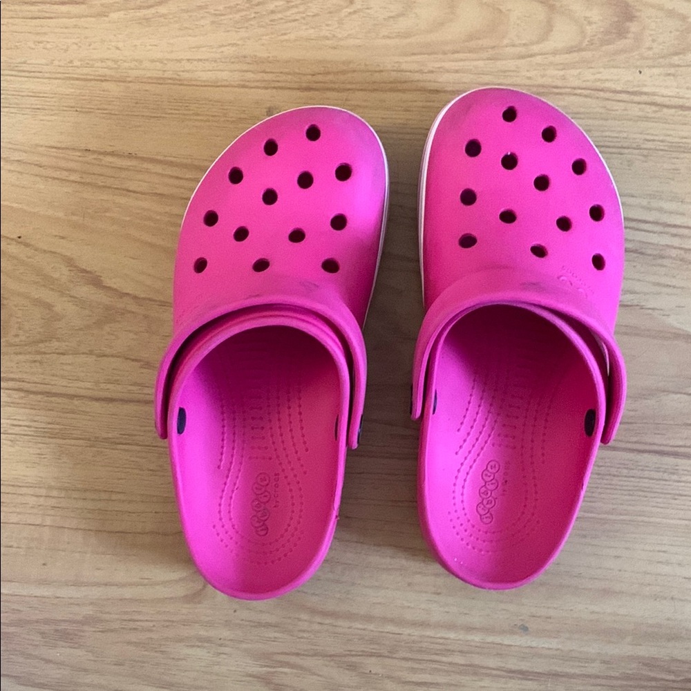 Crocs Women’s Classic Pink Clogs